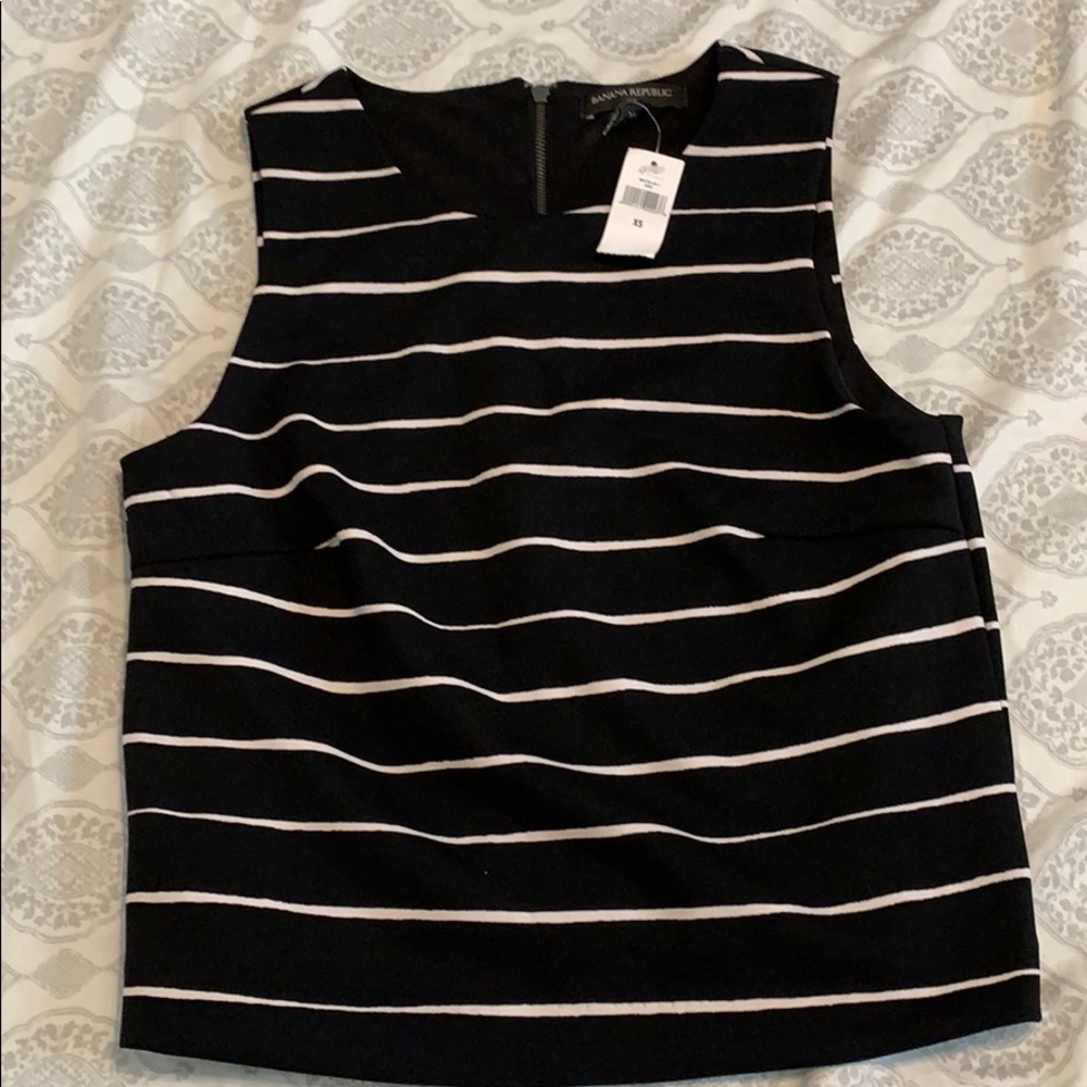 Banana Republic sleeveless top. Never worn!